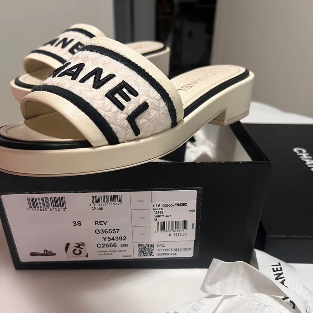 I Am Selling Chanel sleepers, if your correct size is 7,5 so you can buy it ) - Picture 2 of 9